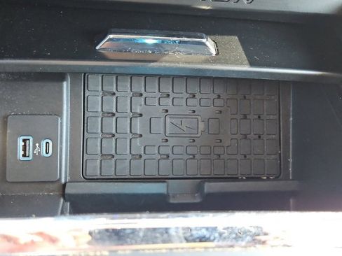 Used 2024 Ford Expedition Max XLT image 24