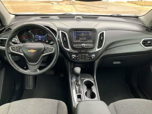 Used 2023 Chevrolet Equinox LT image 3