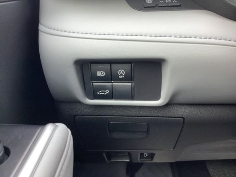 Certified 2023 Toyota Highlander XLE image 45