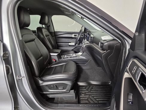 Used 2023 Ford Explorer XLT w/ Equipment Group 202A image 23