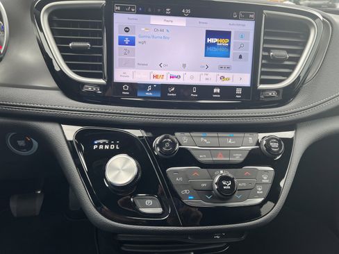 New 2026 Chrysler Pacifica Select image 23