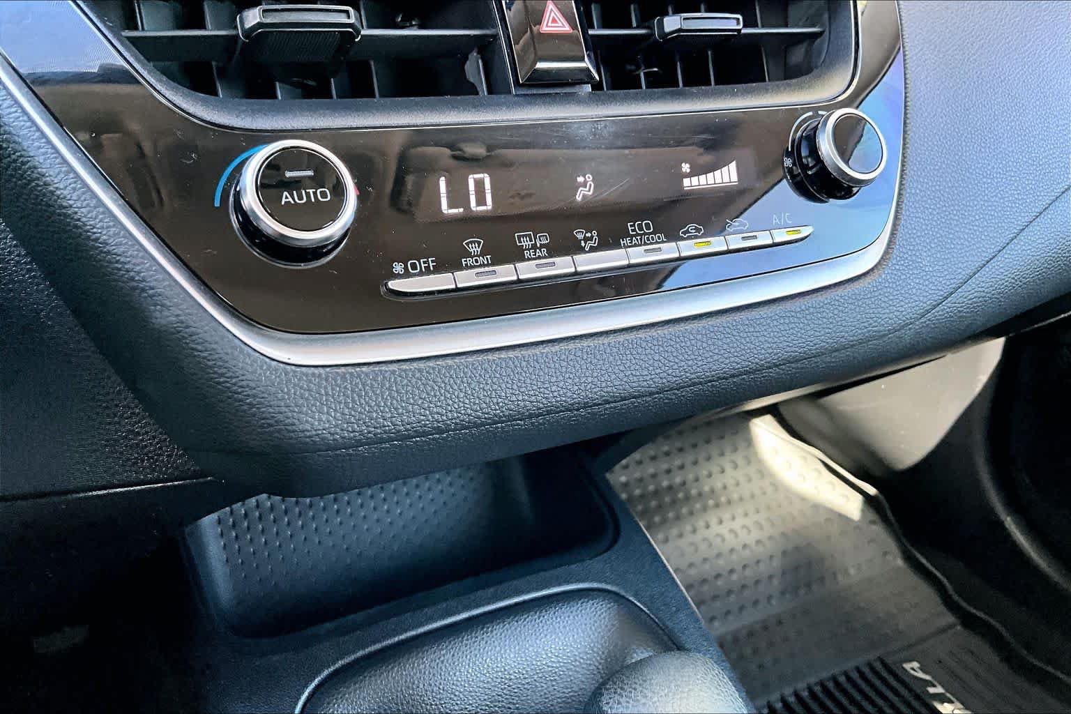 Used 2020 Toyota Corolla LE FWD image 32