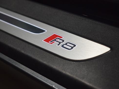 Used 2014 Audi R8 V8 w/ Convenience Package image 38