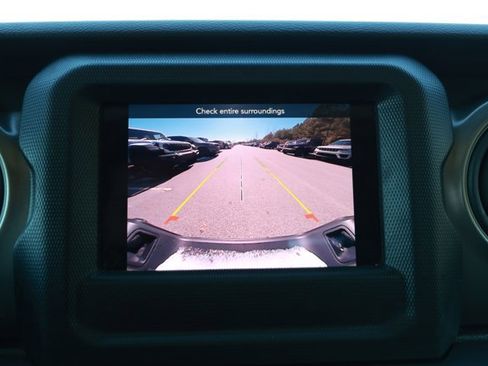 Used 2023 Jeep Gladiator Sport image 17