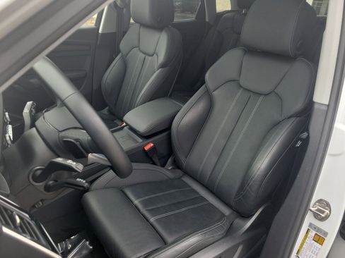 Used 2024 Audi Q5 2.0T Prestige w/ Prestige Package image 4