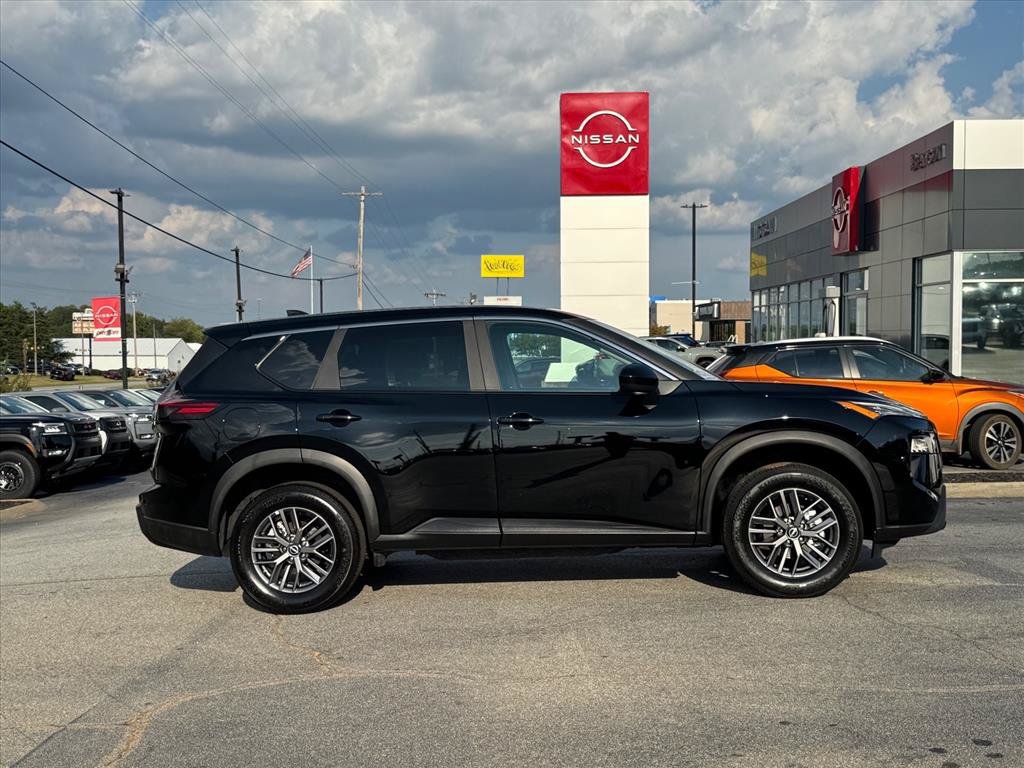 Certified 2026 Nissan Rogue SV FWD image 2