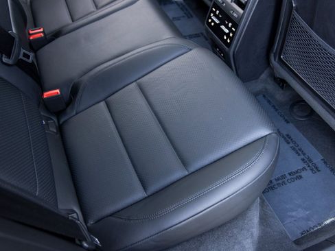 Certified 2025 Porsche Macan 4 Electric image 46