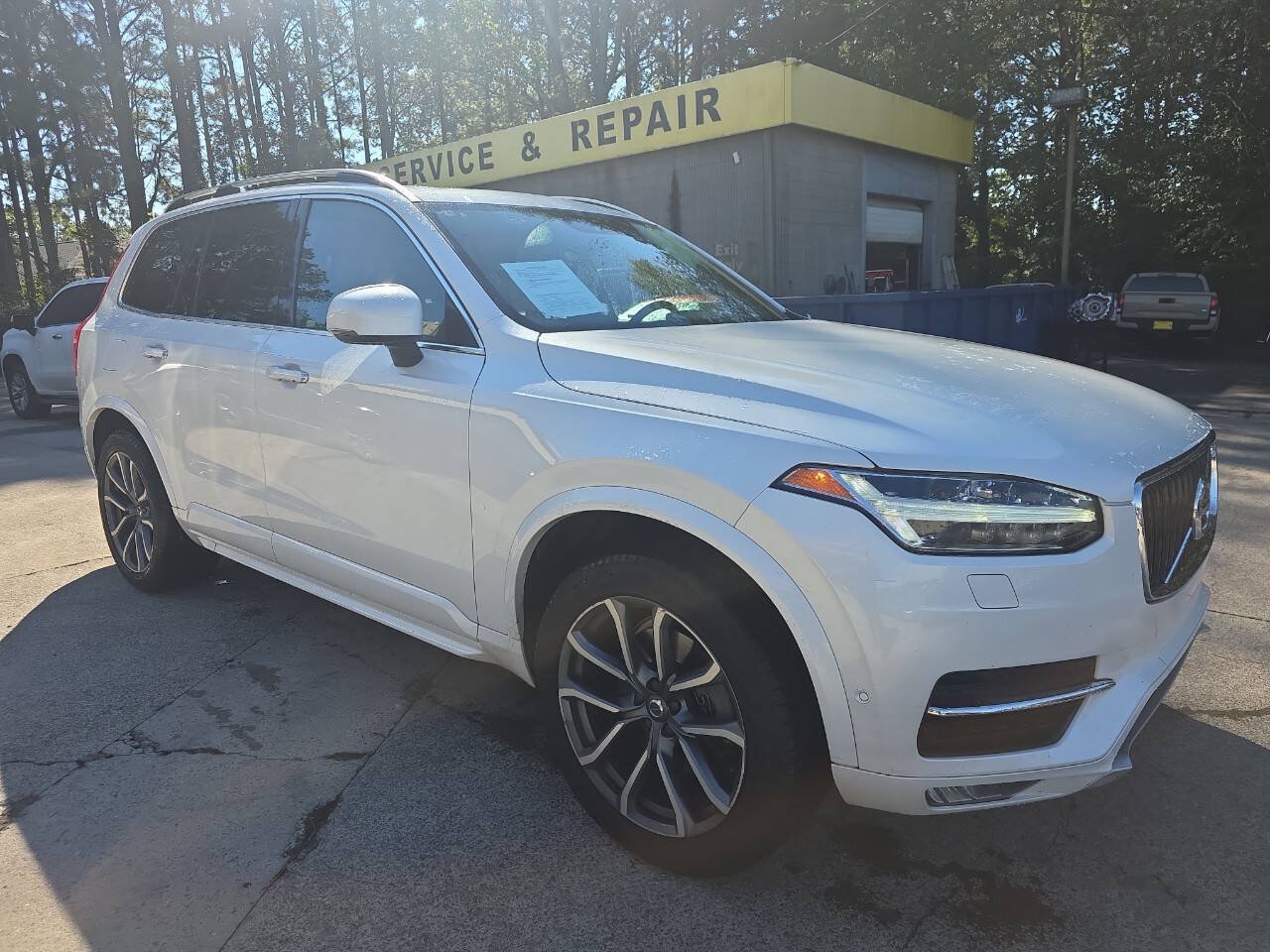 Used 2017 Volvo XC90 T6 Momentum w/ Vision Package AWD/4WD image 4