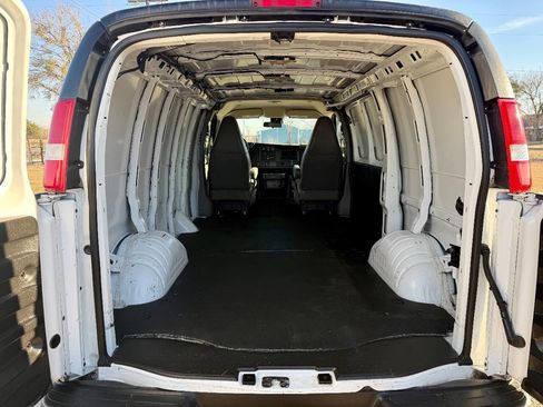 Used 2021 Chevrolet Express 2500 w/ Driver Convenience Package image 11