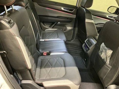 Used 2024 Volkswagen Atlas Peak Edition SE AWD/4WD image 21