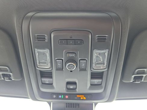 Used 2024 GMC Yukon SLT w/ SLT Luxury Package AWD/4WD image 19
