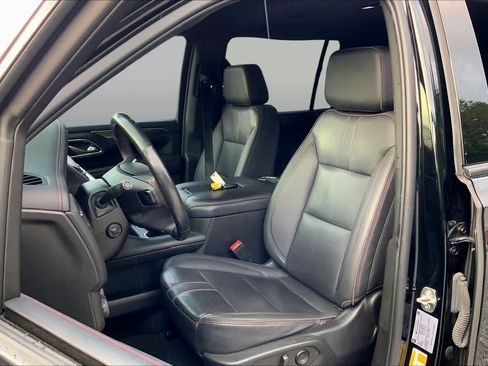 Used 2022 Chevrolet Suburban RST w/ Luxury Package AWD/4WD image 8