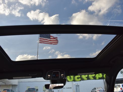 Used 2024 Jeep Wagoneer L Series II w/ Premium Group I image 34