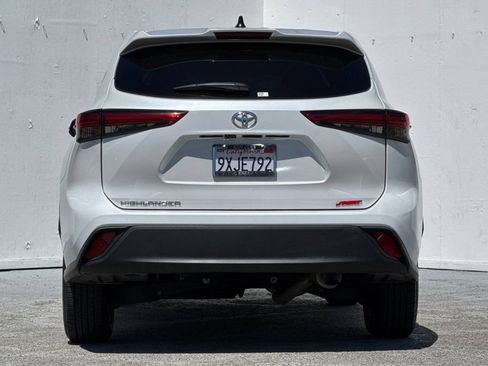 Used 2023 Toyota Highlander L FWD image 4