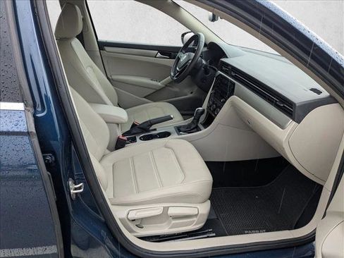 Used 2021 Volkswagen Passat 2.0T SE w/ Luggage Net & Mats Package image 21