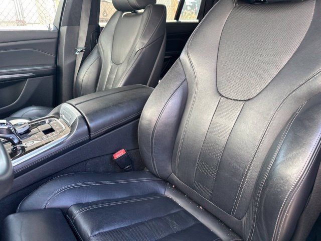 Used 2020 BMW X7 xDrive40i w/ M Sport Package AWD/4WD image 15