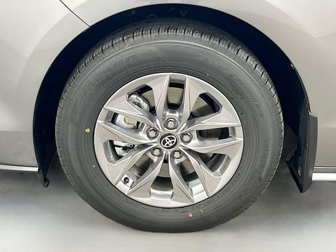 New 2026 Toyota Sienna XLE FWD image 8