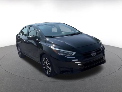 Used 2025 Nissan Versa SV FWD image 3