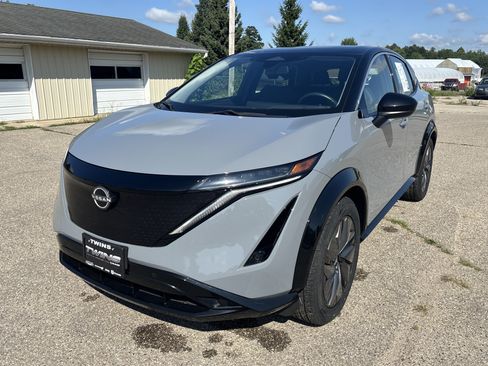 Used 2023 Nissan Ariya FWD image 11