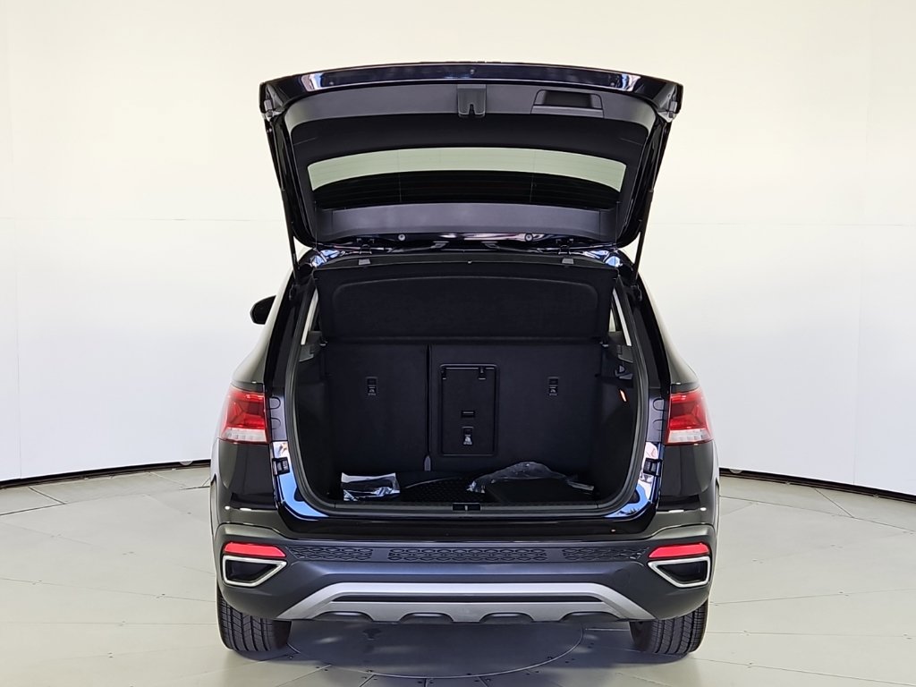 Certified 2023 Volkswagen Taos SE FWD image 10