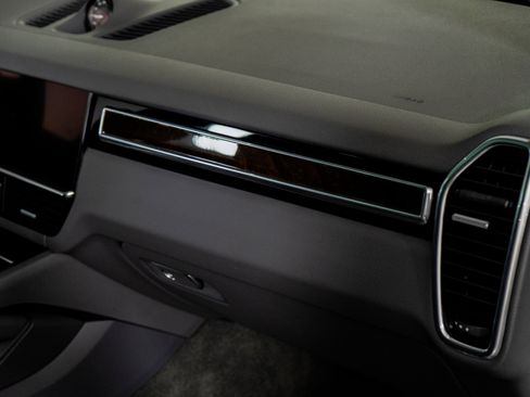 Used 2022 Porsche Cayenne S image 54