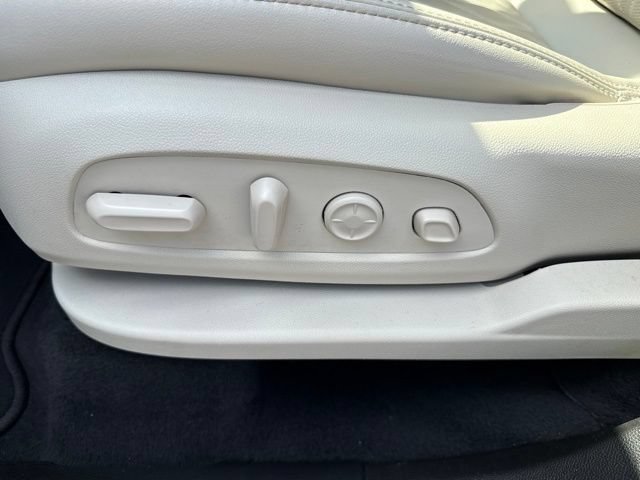 Used 2023 Buick Enclave Avenir w/ Avenir Technology Package FWD image 11