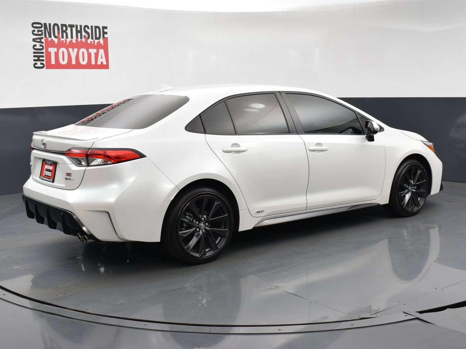 Used 2026 Toyota Corolla SE w/ SE Premium Package AWD/4WD image 4