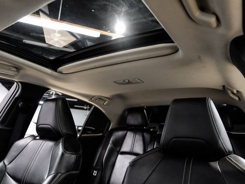 Used 2020 Toyota Corolla XLE image 5