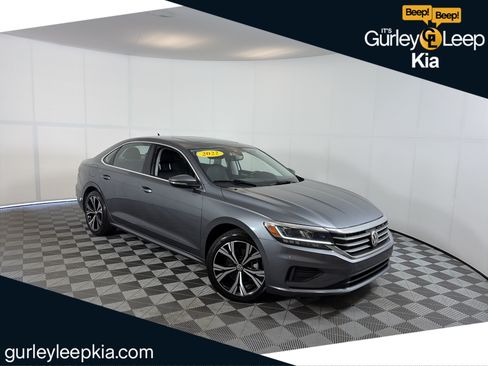 Used 2022 Volkswagen Passat 2.0T SE FWD image 1