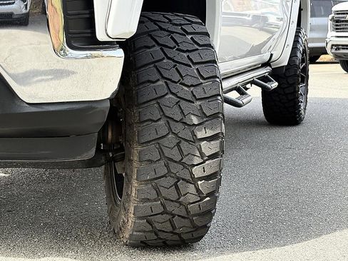 Used 2019 Chevrolet Silverado 1500 LT image 24