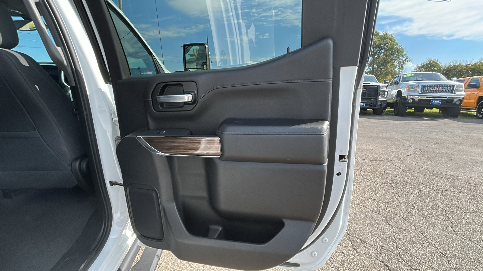 Used 2020 Chevrolet Silverado 1500 RST w/ True North Edition AWD/4WD image 17
