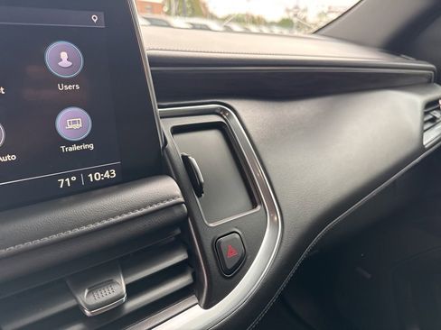 Used 2021 Chevrolet Tahoe Z71 image 32