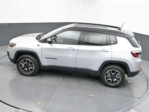 Used 2025 Jeep Compass Trailhawk AWD/4WD image 41