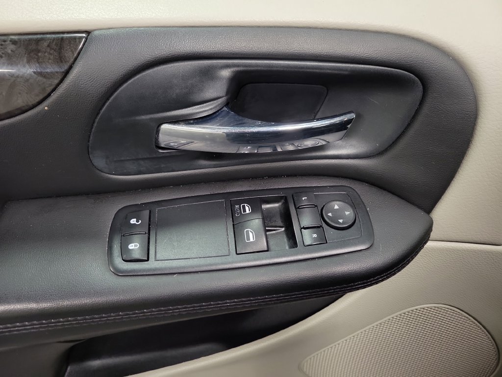 Used 2013 Dodge Grand Caravan American Value Package FWD image 27