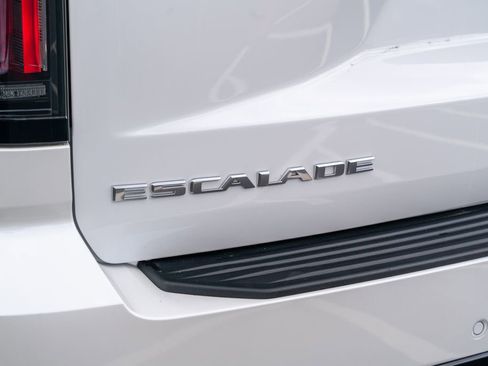 Used 2025 Cadillac Escalade ESV Sport w/ Touring Package AWD/4WD image 18