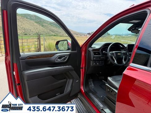 Used 2024 Chevrolet Tahoe Premier w/ Premium Package AWD/4WD image 11