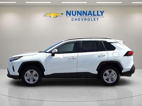 Used 2025 Toyota RAV4 XLE AWD/4WD image 2