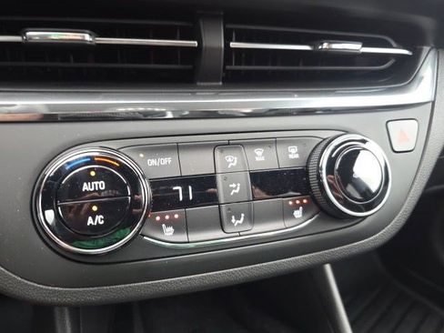 Used 2025 Buick Envista Preferred w/ Convenience I Package FWD image 22