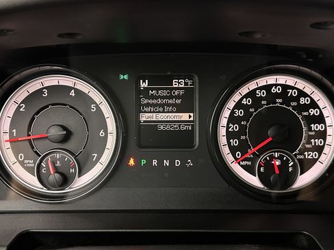 Used 2021 RAM 1500 Classic SLT RWD image 16
