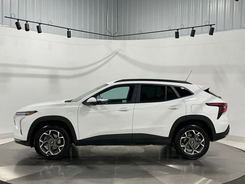 Used 2024 Chevrolet Trax LT w/ Driver Confidence Package image 14