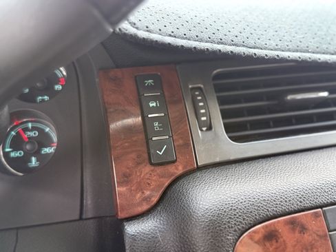 Used 2007 Chevrolet Avalanche LTZ w/ LTZ Preferred Equipment Group image 36