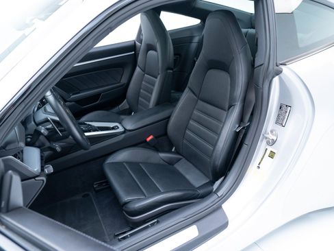 Used 2021 Porsche 911 Carrera image 5
