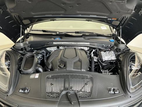 Used 2026 Porsche Macan AWD/4WD image 24