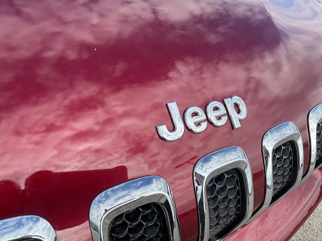 Used 2018 Jeep Cherokee Latitude Plus FWD image 20