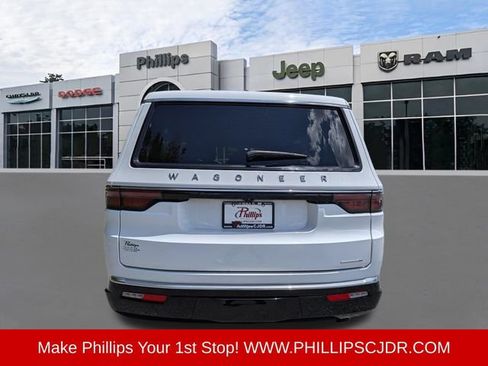 Certified 2024 Jeep Wagoneer L Series II AWD/4WD image 4
