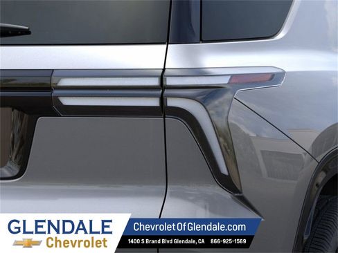New 2026 Chevrolet Traverse RS w/ LPO, Floor Liner Package image 11
