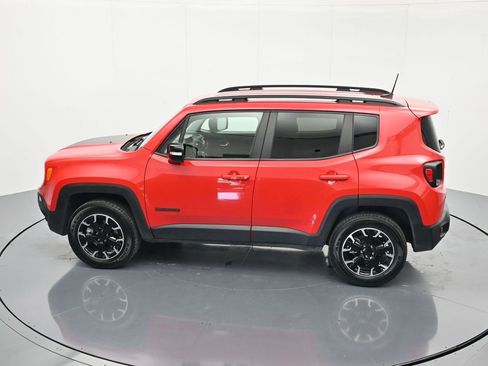 Used 2023 Jeep Renegade Latitude AWD/4WD image 35