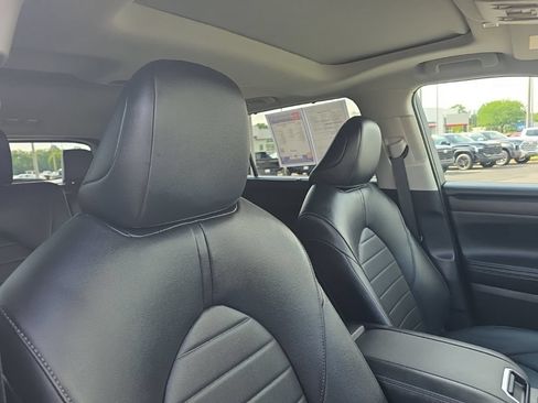 Used 2025 Toyota Highlander XLE AWD/4WD image 11