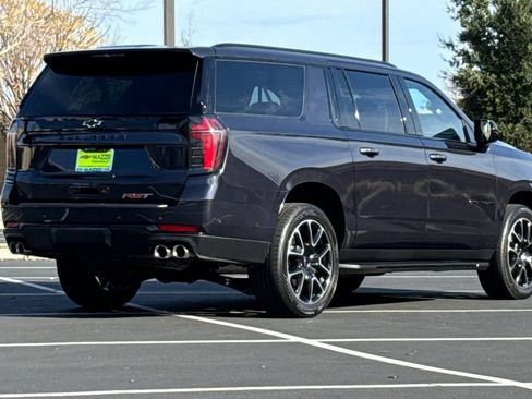 Used 2025 Chevrolet Suburban RST image 11