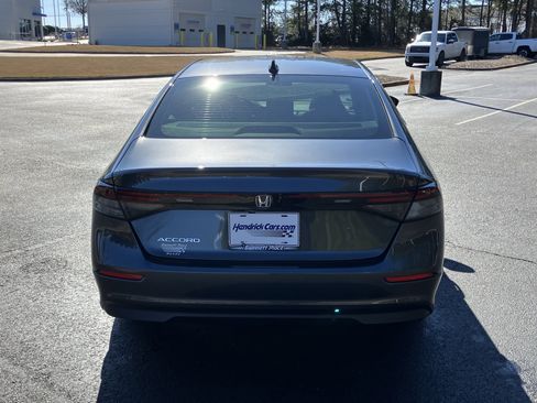 Certified 2025 Honda Accord SE image 9